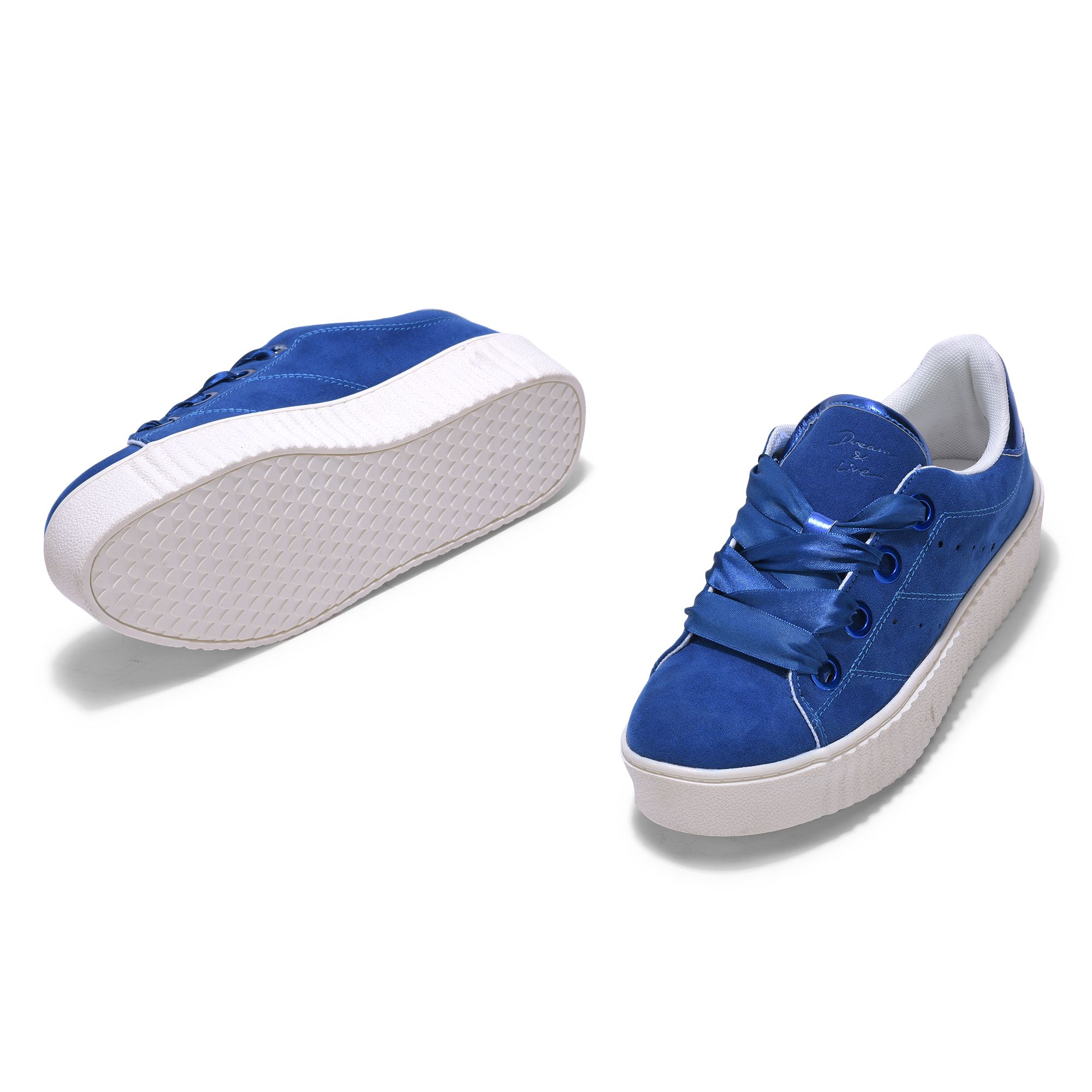 Blue casual sneakers