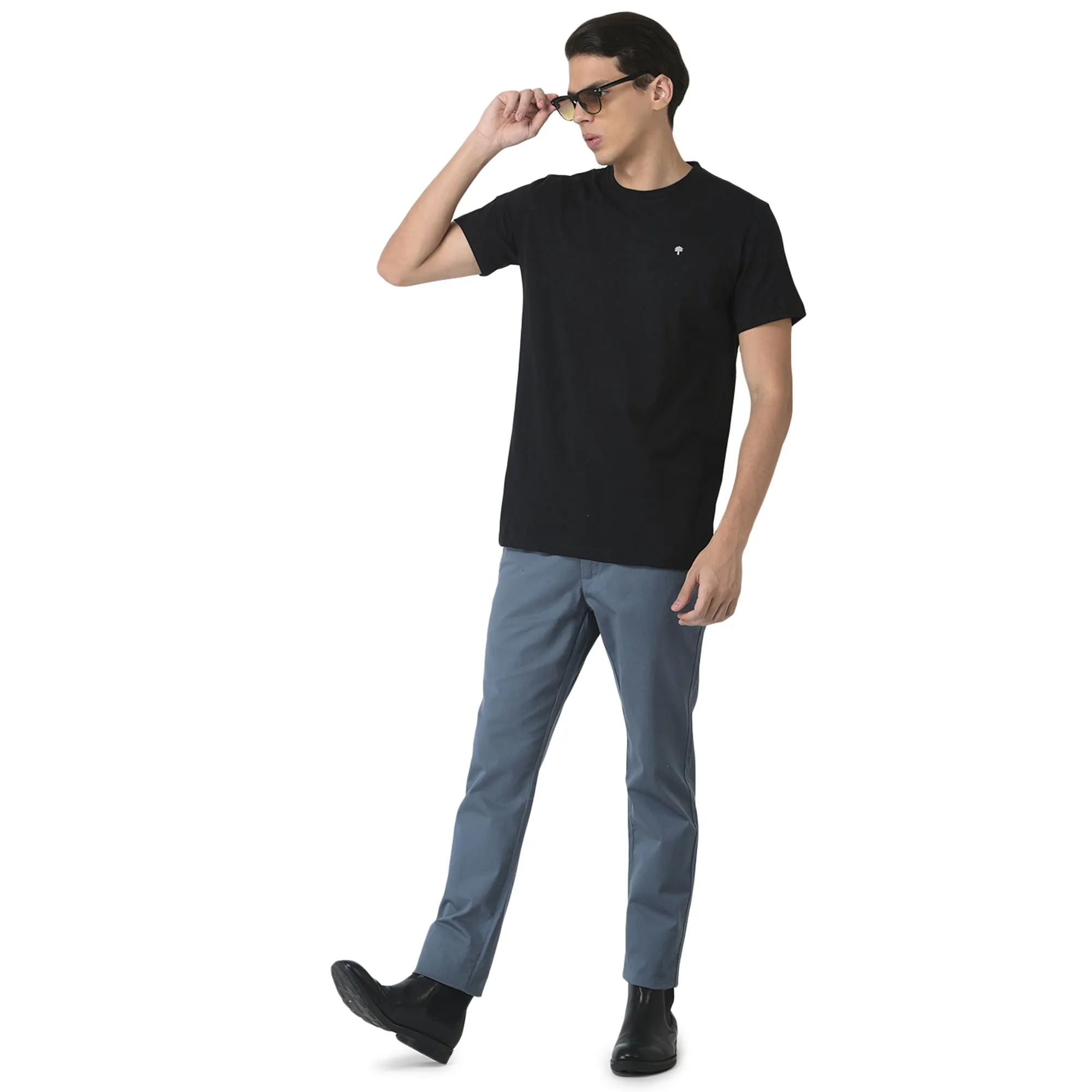 black-round-neck-t-shirt-for-men-2