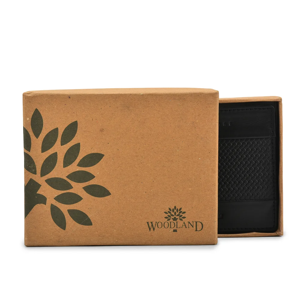 Black bi-fold wallet for men  - Thumbnail 4